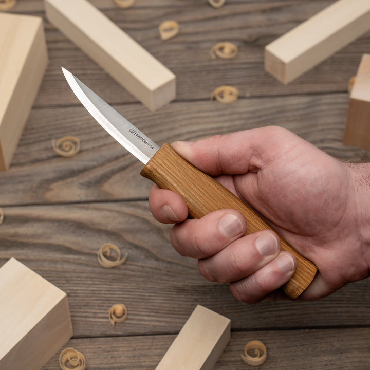BeaverCraft C4S Spikkekniv m/Skinnslire - i hånden