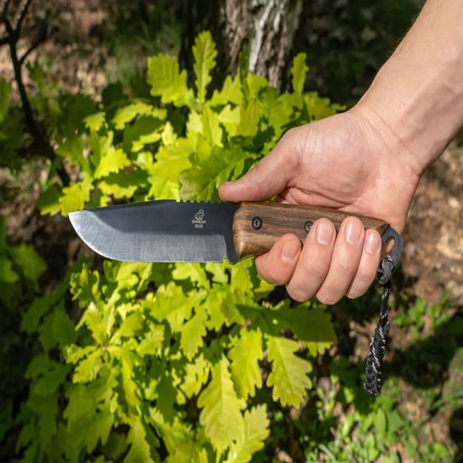 BeaverCraft Dusk Bushcraftkniv m/Tennstål - i hånden
