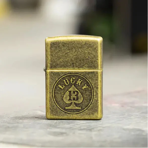 Zippo - Lucky 13 Motiv - Antik mässingständare
