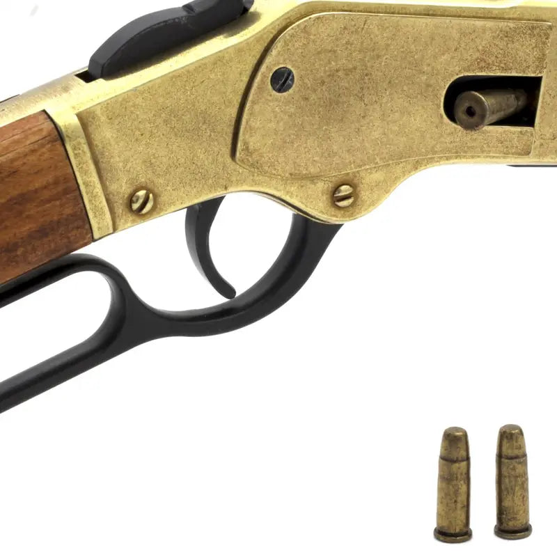 Denix Winchester 1873 replika, nærbilde av låskassen med to patroner