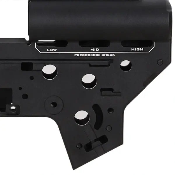 Specna Arms Aether CNC V2 gearboxskall, nærbilde av innsynsvinduer for pre-cocking